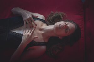 photographe shooting boudoir sarthe le mans angers tours orléans méridienne rouge body